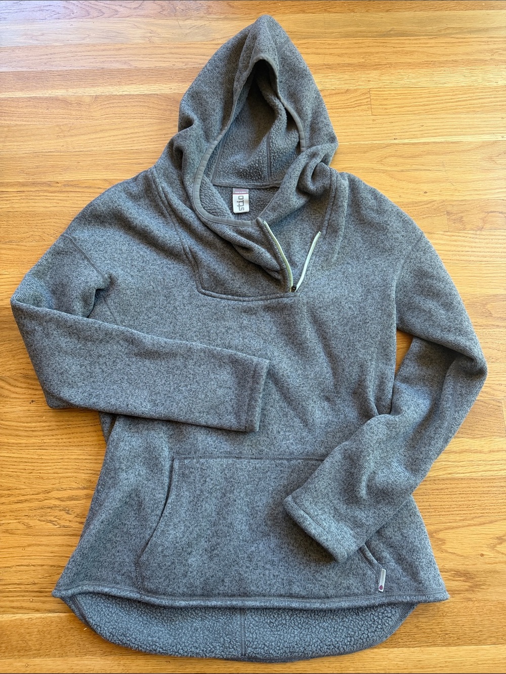 Stio Sweetwater Quarter Zip Fleece Hoodie Gray with green zipper accent